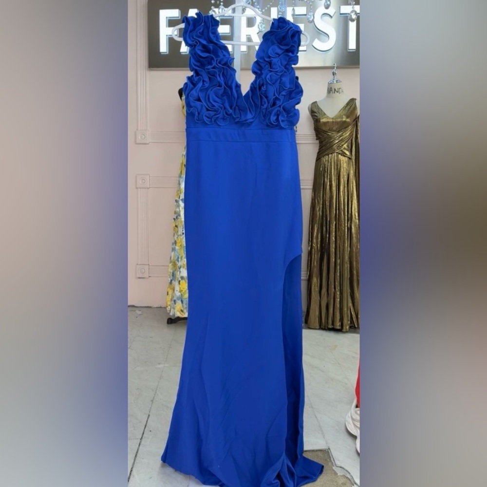 Elegant Blue Ruffle evening prom Gown Dress  ball gown. 4-6